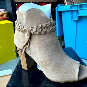 XOXO Womens heeled Belinda Bootie size 8 NWT